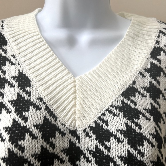NWT Houndstooth Sweater Vest - Picture 5 of 6